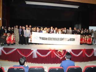 Hakkari'de 24 Kasım Öğretmenler Günü kutlandı