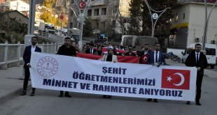 Çukurca'da öğretmenler, şehit meslektaşları için yürüdü