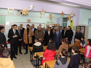 Gurbetten Sıladaki 1000 öğrenciye kışlık giysi yardımı