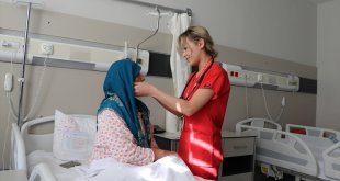 Kazakistan'dan Erzincan'a gelen asistan doktorlar branşlarında eğitim alıyor
