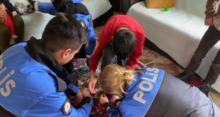 Hakkari polisi ihtiyaç sahibi aileleri sevindirmeye devam ediyor