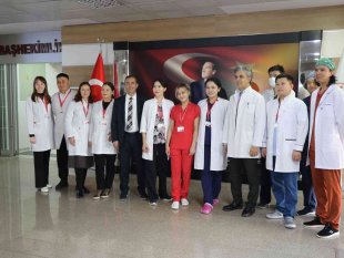 Kazakistan'dan gelen asistan doktorlar Mengücek Gazi Eğitim ve Araştırma Hastanesinde eğitim görüyor