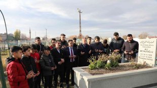 Ağrı'da şube müdürü Ali Beyazoğlu mezarı başında anıldı