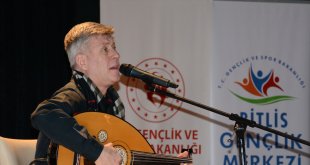 Gençlik ve Spor Bakanı Kasapoğlu, telefon bağlantısıyla öğrencilere seslendi: