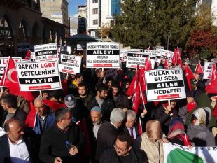 Van'da LGBT karşıtı yürüyüş yapıldı