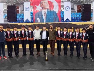Büyükşehir'in halk oyunları ekibi Türkiye şampiyonu oldu