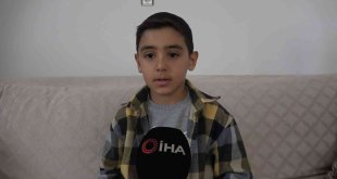 Oyun oynamayı bırakıp kaydırak üzerinde namaz kılan çocuk İHA'ya konuştu