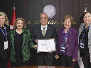 Eczacılık Fakültesi, düzenlenen törenle akreditasyon belgesini aldı