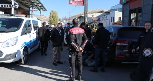 Erzurum'da bıçaklı kavgada 3 kişi yaralandı