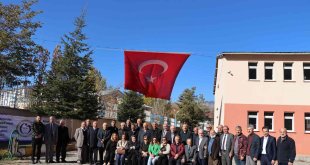 Oltulu emekli öğretmenleri kahvaltıda buluşturdular