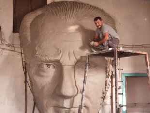 Malatya'ya 4,5 metrelik Atatürk maskı