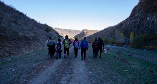 Kars'taki Akyaka Kanyonu'nda dağcılar yürüyüş yaptı
