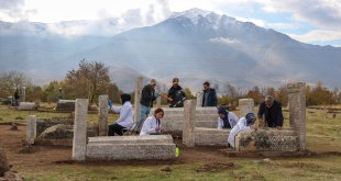 Van'da Selçuklu Mezarlığı'ndaki tarihi taşlar restore ediliyor