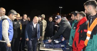 Ağrı'da da Valilik önünde "Çök, Kapan, Tutun" tatbikatı yapıldı