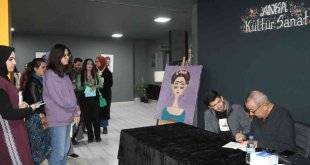 Şükrü Erbaş Van'da şiir severlerle buluştu