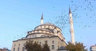 Türkiye'nin ilk asansörlü camisi güvercinleri ağırladı
