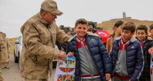 Özalp'ta İlçe Jandarma Komutanlığı bahçesine 300 fidan dikildi