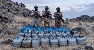 Çaldıran'da PKK'ya ait sığınakta 50 adet büyük tüp ele geçirildi