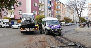 Kars'ta iki minibüsün çarpışması sonucu 5 kişi yaralandı
