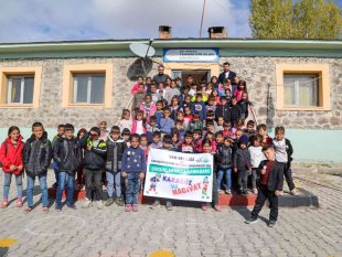 Çocuklar ilk kez Hacivat-Karagöz oyunuyla tanıştı