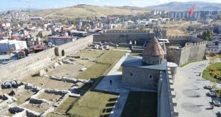 Çevre düzenlemesi yapılan Erzurum Kalesi'nden artık ezan sesleri yankılanıyor