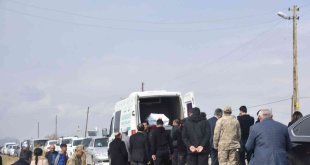 Kuduz nedeniyle hayatını kaybeden çocuk gözyaşları içinde toprağa verildi