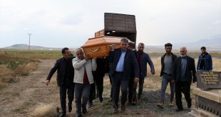Kuduz tanısıyla tedavi gördüğü hastanede ölen çocuğun cenazesi toprağa verildi