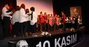 Mustafa Kemal Atatürk Van'da anıldı