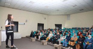 Narkotik polisinden kadınlara uyuşturucu semineri