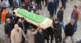 Ağrı'daki trafik kazasında hayatını kaybeden genç kızın cenazesi defnedildi