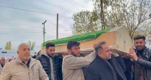 Ağrı'da kazada hayatını kaybeden 16 yaşındaki kız son yolculuğuna uğurlandı