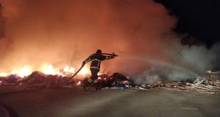 Bingöl OSB'de mobilya atıklarının bulunduğu alanda çıkan yangın söndürüldü