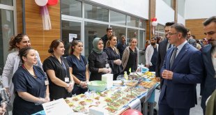 Van'da sağlık çalışanları ihtiyaç sahibi hastalar yararına kermes düzenlendi