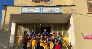 Hakkari polisi, öğrencilerle animasyon film izledi