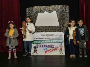 Van Büyükşehir Belediyesi çocukları Hacivat ve Karagöz'le buluşturuyor