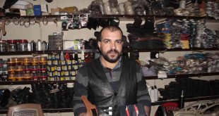 Ayakkabı tamircisinden deriden cüzdan üretimi