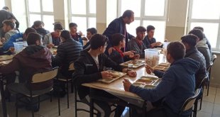 Çıldır Milli Eğitim Müdürü Yıldız pansiyon öğrencileri ile bir araya geldi