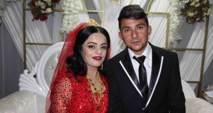 Boyları küçük aşkları büyük çifte görkemli düğün