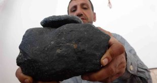 Murat Nehri kıyısında gezerken 'göktaşı' buldu