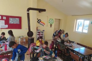 Jandarmadan öğrencilere kıyafet ve kırtasiye desteği