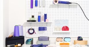 Vinca mavisi ve rose renklerindeki Dyson saç bakım ürünleri satışta