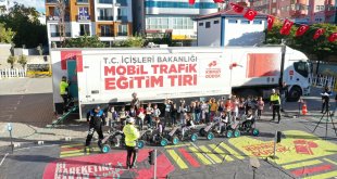 Erciş'te öğrencilere 'Mobil Trafik Eğitim Tırı'nda eğitim verildi