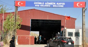Çukurca'daki Üzümlü Sınır Kapısı'nda yoğunluk yaşanıyor
