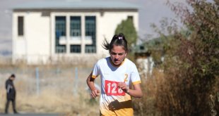 Krosta şampiyon Reşit Karabacak ve Karayazı