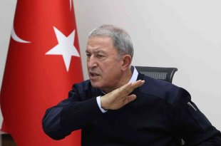 Bakan Akar, Pençe-Kilit Operasyonu'na katılan birliklerin komutanlarıyla toplantı yaptı