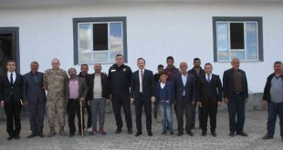Malazgirt Kaymakamı Bayram köy ziyaretlerini sürüyor