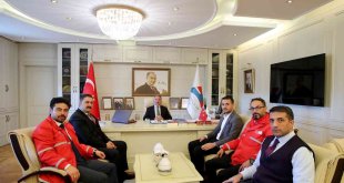 AİÇÜ'ye Kızılay'dan madalya ve plaket