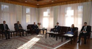 Erzurum Valisi Okay Memiş'ten Rektör Çomaklı'ya tebrik ziyareti