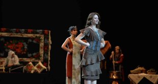 Ehram kumaşından yapılan kıyafetler vatandaşlardan alkış topladı