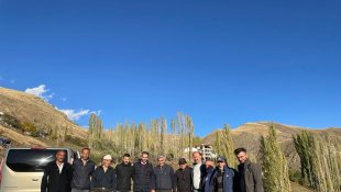 Gurbette yaşayan İspir ve Pazaryolu'lardan hemşerilerine ceviz ve badem tohumu desteği